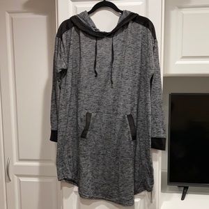 NWOT Simply Vera Wang hooded night shirt Size L